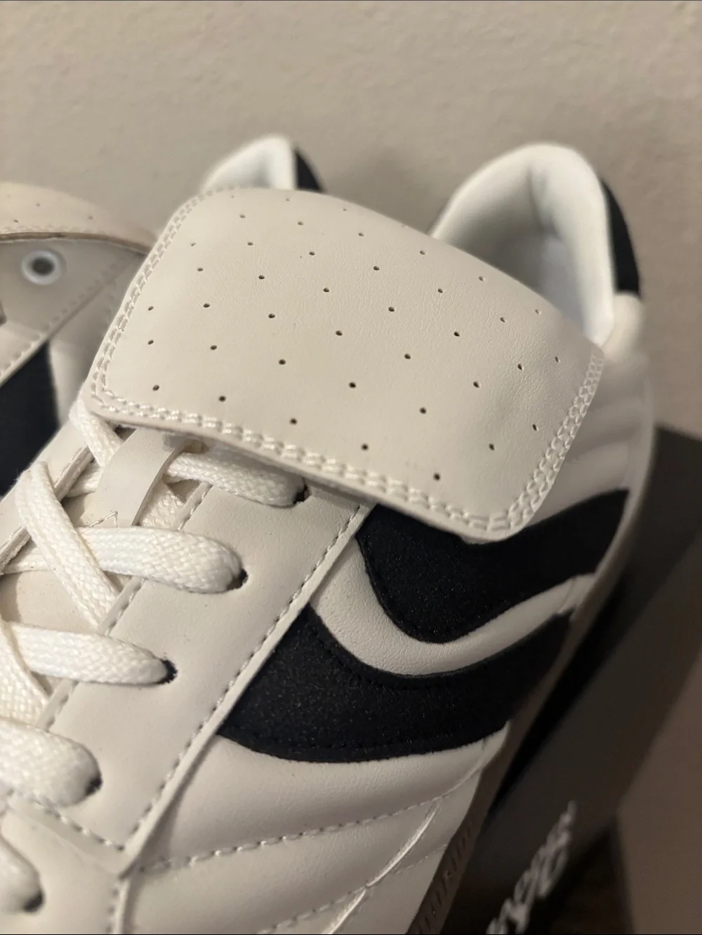 Madden NYC Men’s White Sneakers with Black Side Stripe size 10